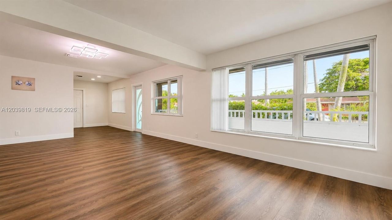 For Sale: $635,000 (2 beds, 2 baths, 1160 Square Feet)