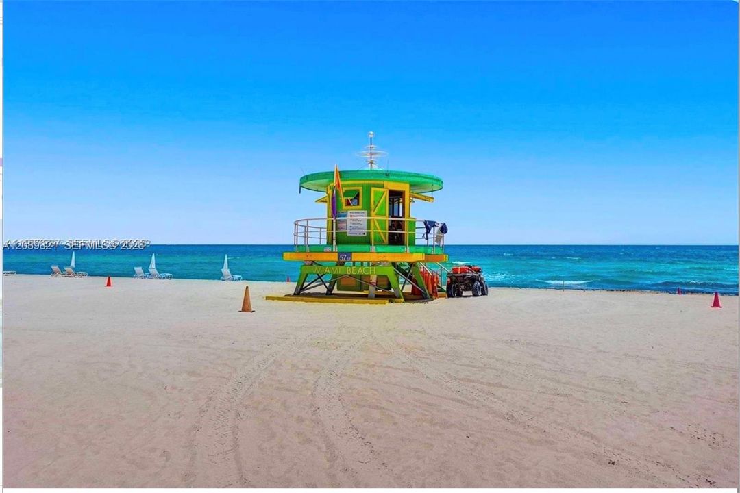 For Rent: $3,150 (1 beds, 1 baths, 1070 Square Feet)
