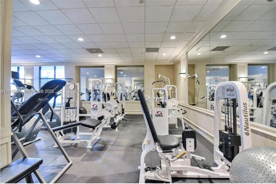 For Rent: $3,150 (1 beds, 1 baths, 1070 Square Feet)