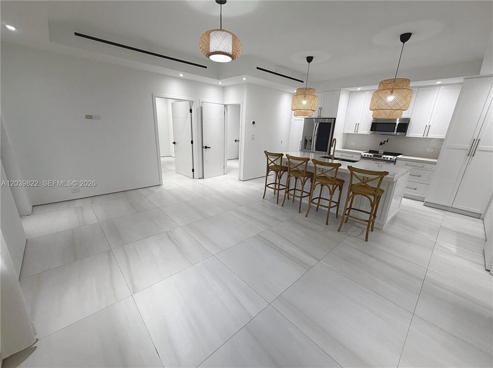 For Rent: $4,400 (2 beds, 2 baths, 1000 Square Feet)