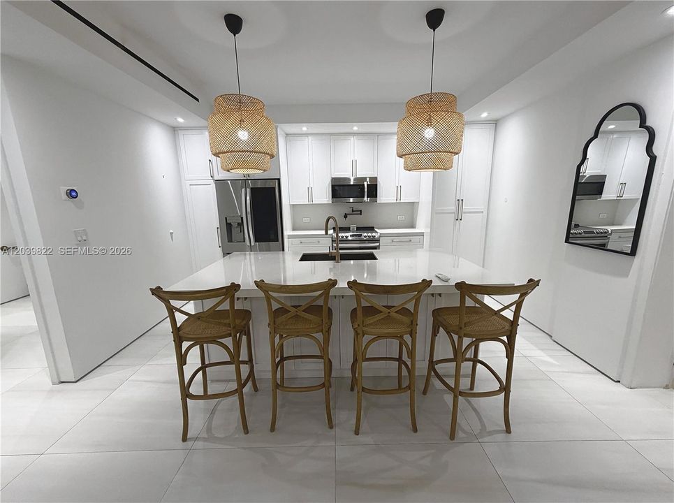 For Rent: $4,400 (2 beds, 2 baths, 1000 Square Feet)