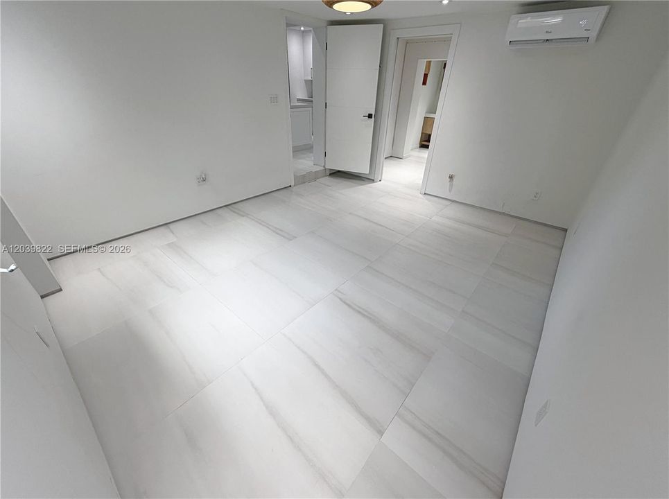 For Rent: $4,400 (2 beds, 2 baths, 1000 Square Feet)