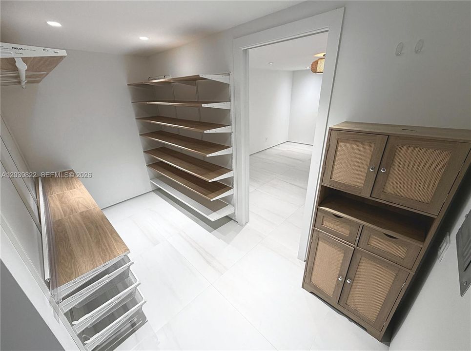 For Rent: $4,400 (2 beds, 2 baths, 1000 Square Feet)