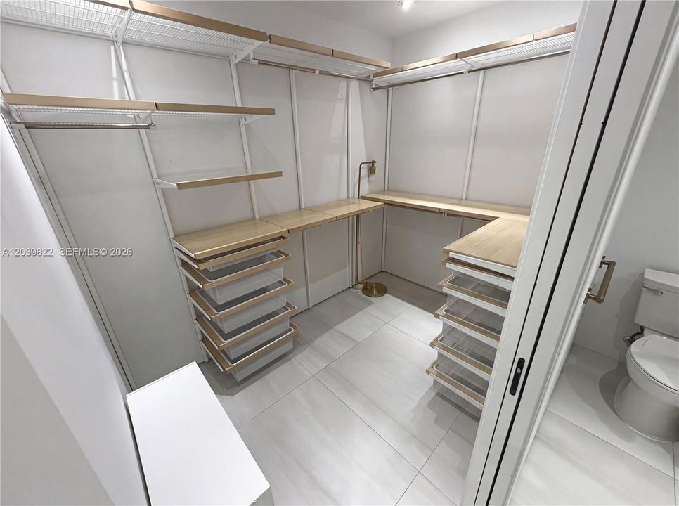 For Rent: $4,400 (2 beds, 2 baths, 1000 Square Feet)