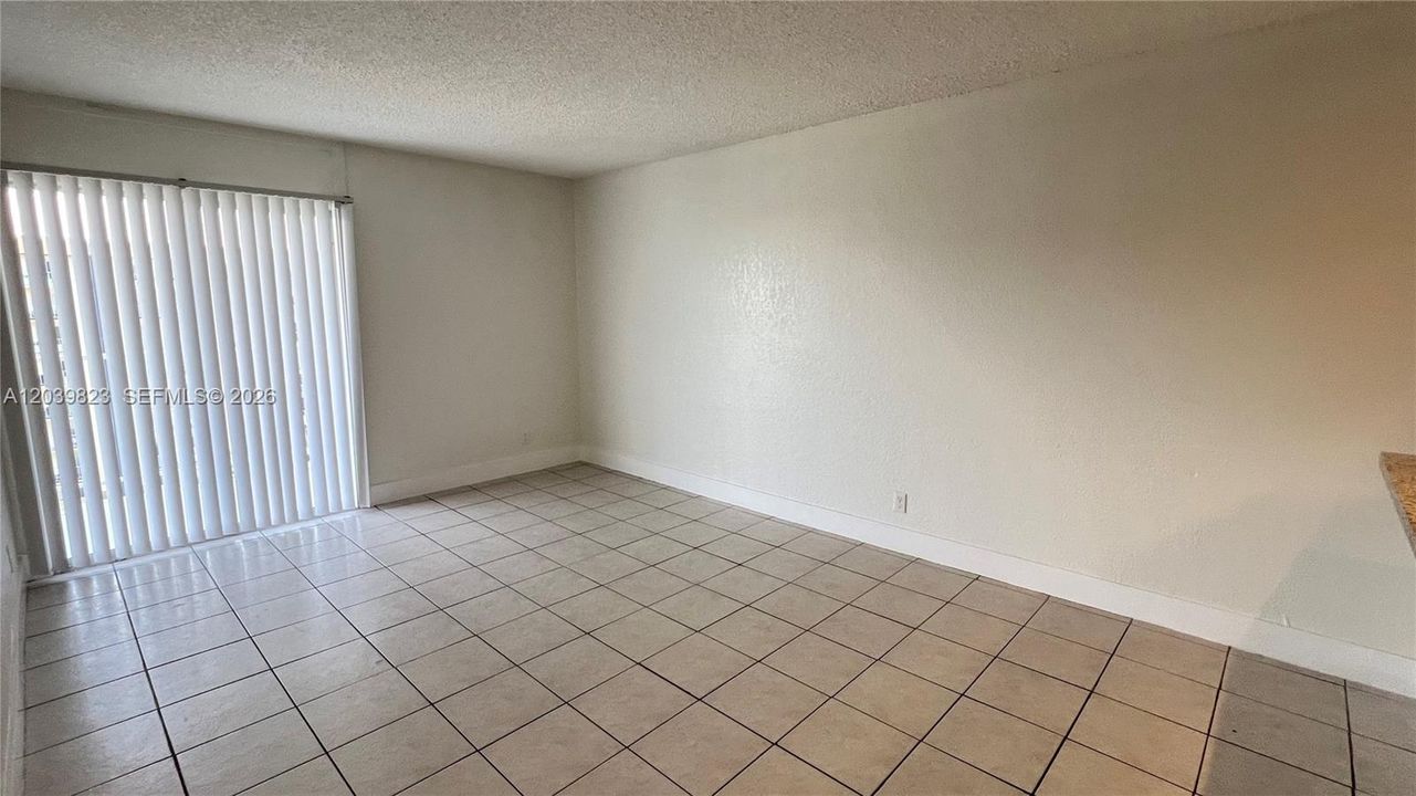 For Rent: $1,800 (1 beds, 1 baths, 598 Square Feet)