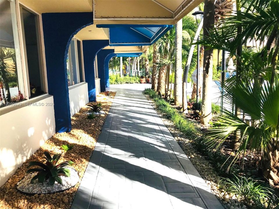 For Rent: $1,800 (1 beds, 1 baths, 598 Square Feet)