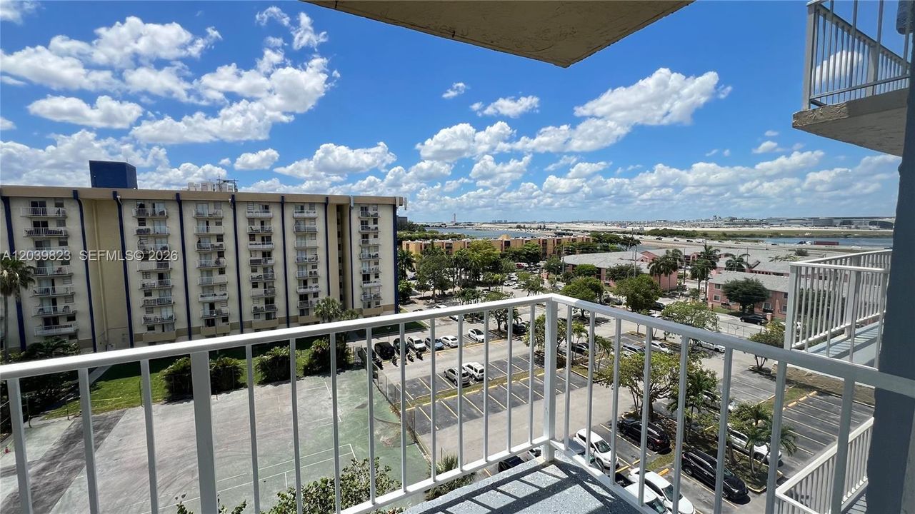 For Rent: $1,800 (1 beds, 1 baths, 598 Square Feet)