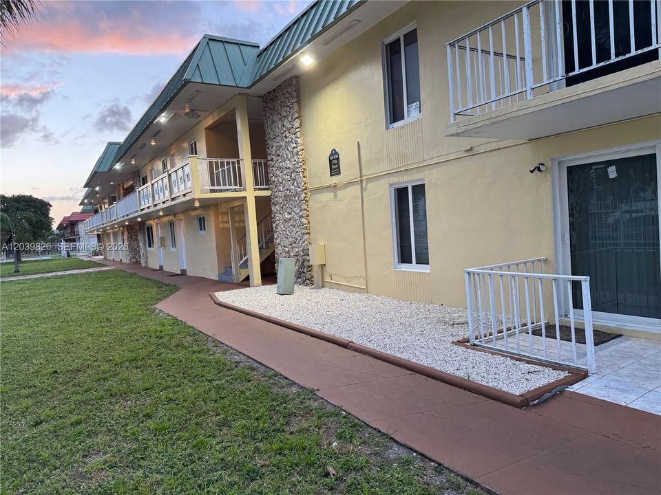 En Venta: $209,900 (2 camas, 2 baños, 990 Pies cuadrados)