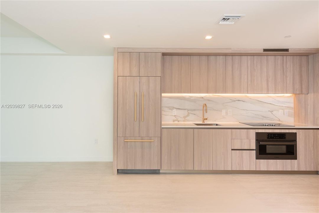 For Rent: $6,700 (2 beds, 2 baths, 1041 Square Feet)
