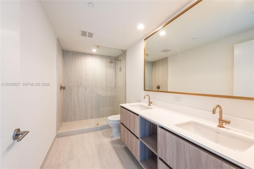 For Rent: $6,700 (2 beds, 2 baths, 1041 Square Feet)