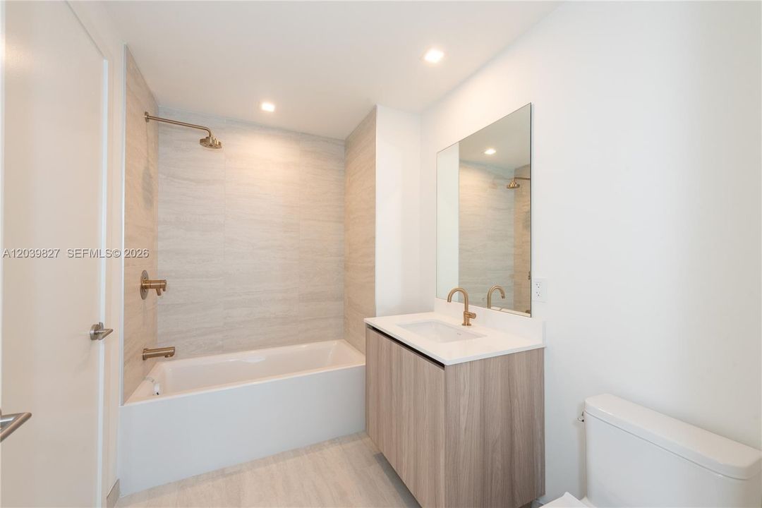 For Rent: $6,700 (2 beds, 2 baths, 1041 Square Feet)