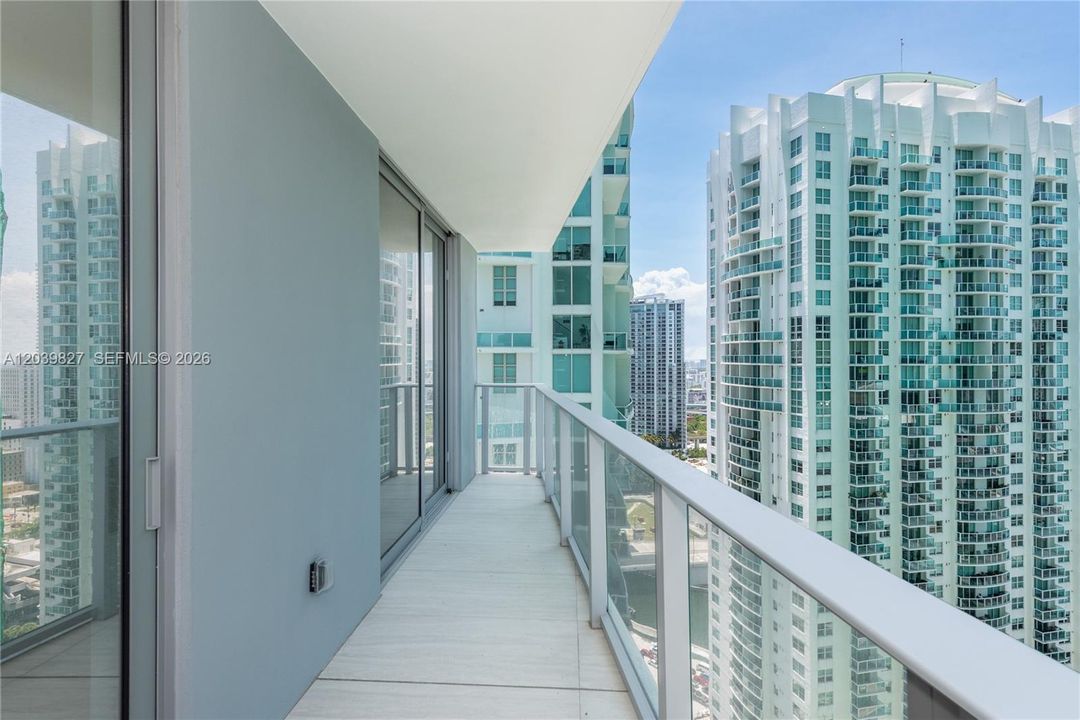 For Rent: $6,700 (2 beds, 2 baths, 1041 Square Feet)