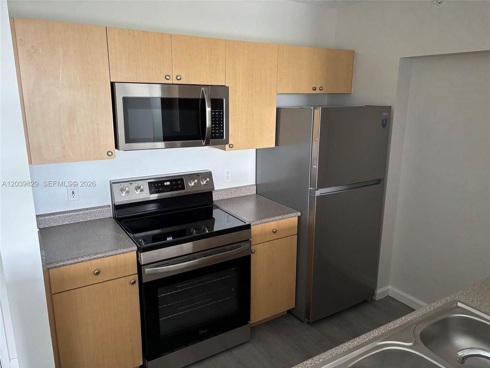 For Rent: $2,000 (1 beds, 1 baths, 755 Square Feet)