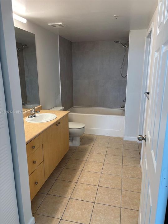 For Rent: $2,000 (1 beds, 1 baths, 755 Square Feet)