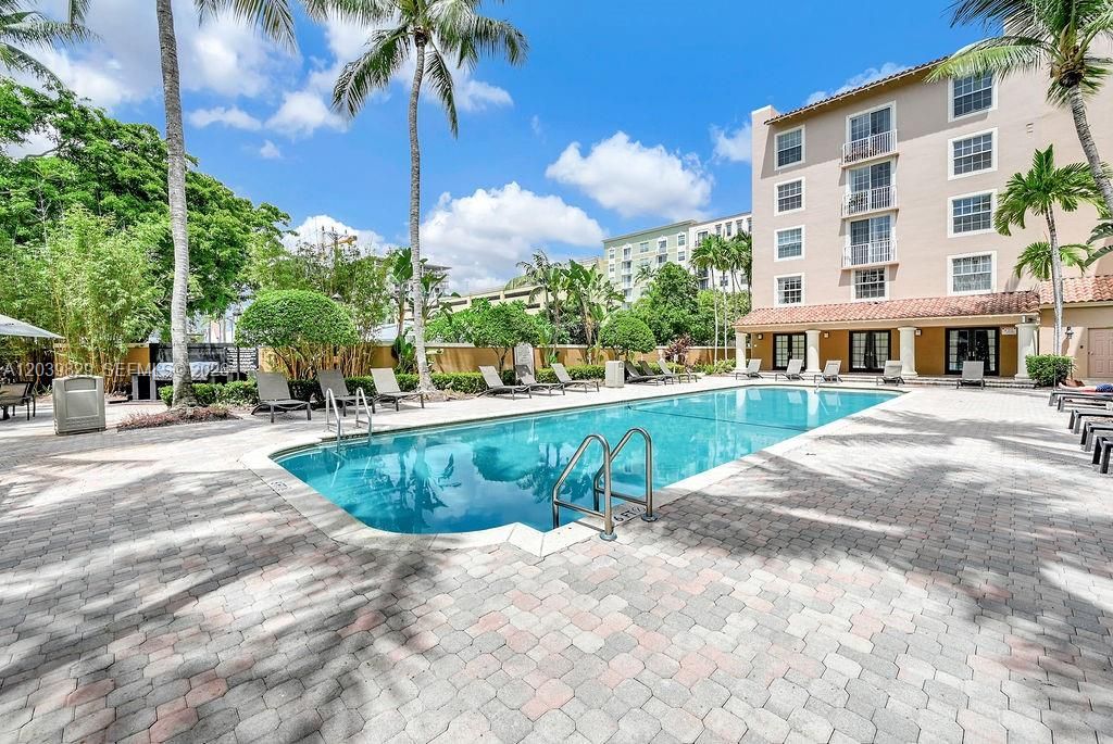 For Rent: $2,000 (1 beds, 1 baths, 755 Square Feet)