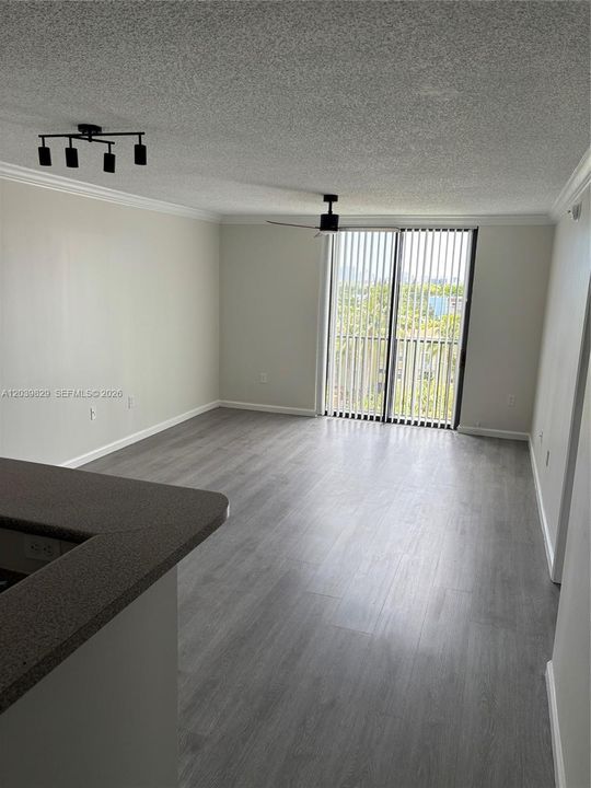 For Rent: $2,000 (1 beds, 1 baths, 755 Square Feet)
