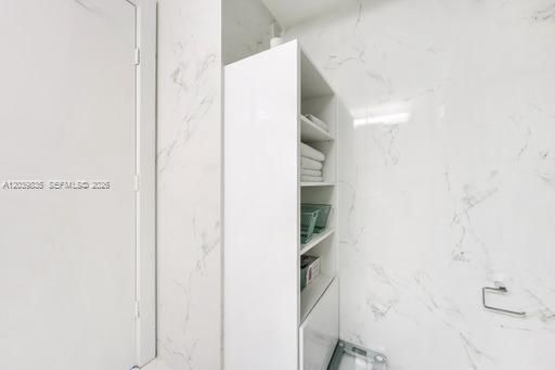 For Sale: $467,000 (1 beds, 1 baths, 754 Square Feet)
