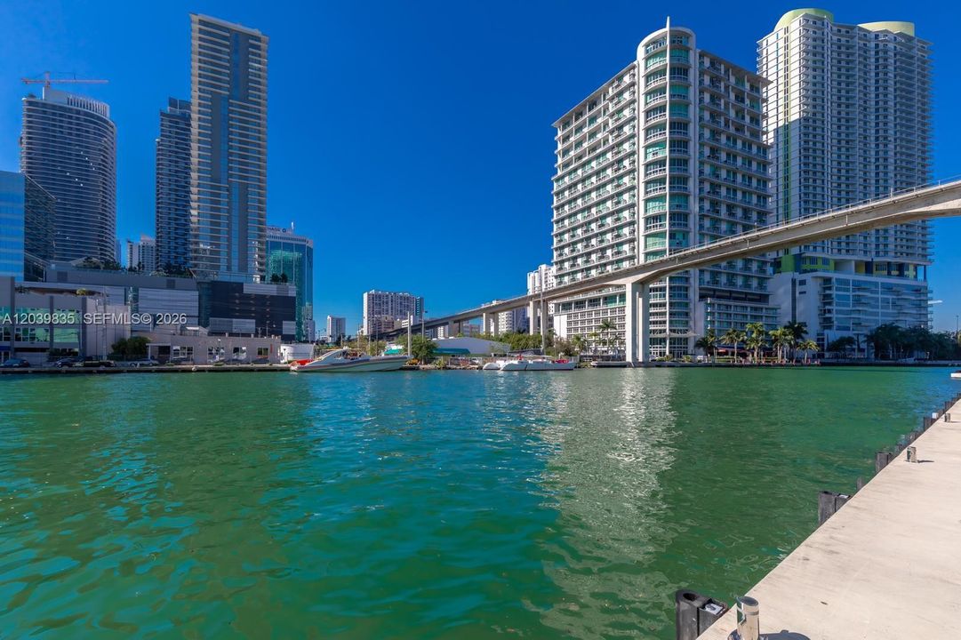 For Sale: $467,000 (1 beds, 1 baths, 754 Square Feet)