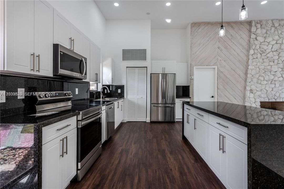 For Sale: $585,000 (3 beds, 2 baths, 1624 Square Feet)