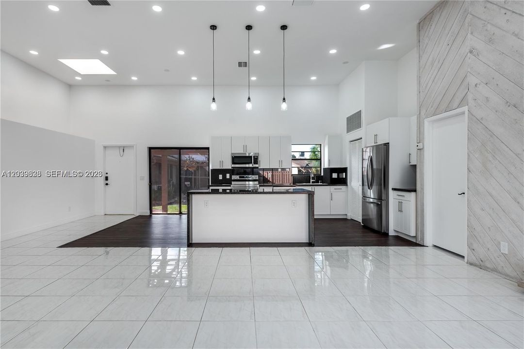 For Sale: $585,000 (3 beds, 2 baths, 1624 Square Feet)