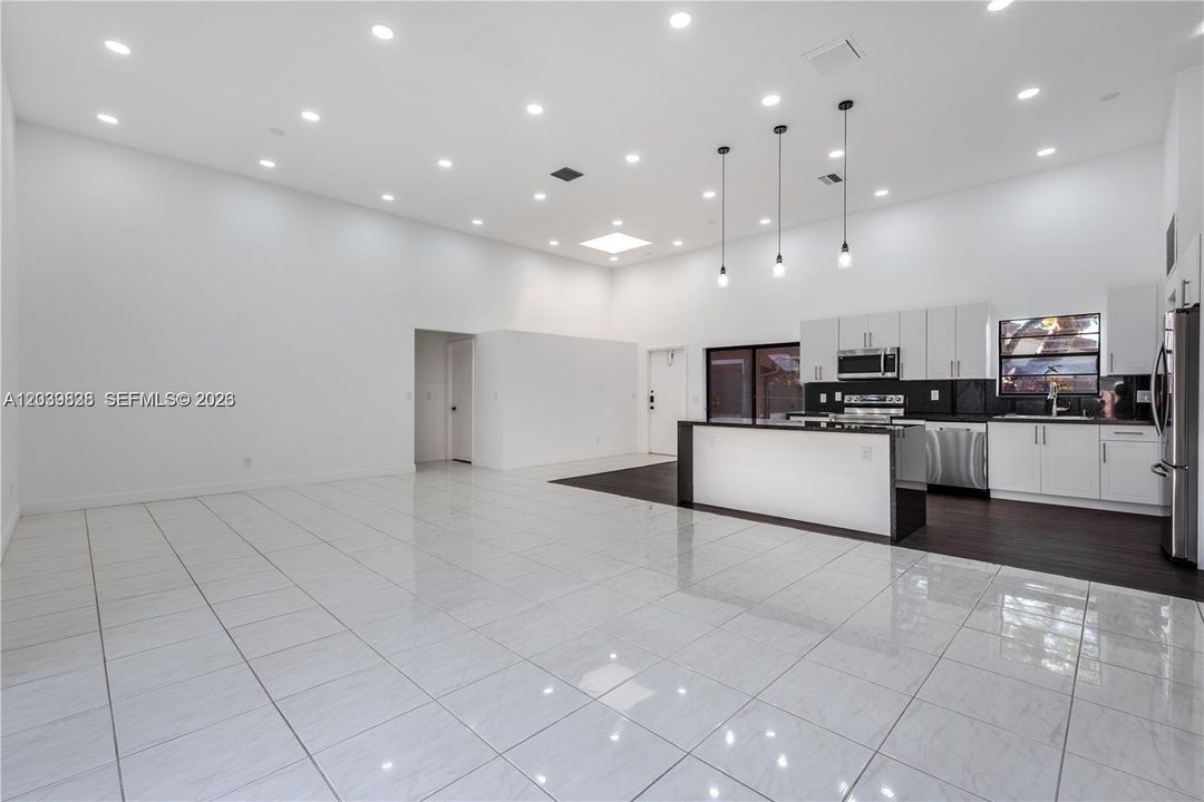 For Sale: $585,000 (3 beds, 2 baths, 1624 Square Feet)
