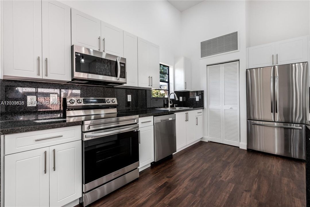 For Sale: $585,000 (3 beds, 2 baths, 1624 Square Feet)
