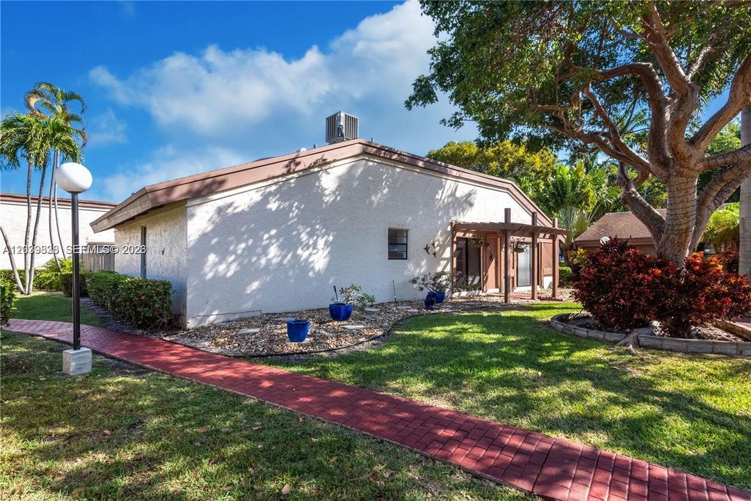 For Sale: $585,000 (3 beds, 2 baths, 1624 Square Feet)