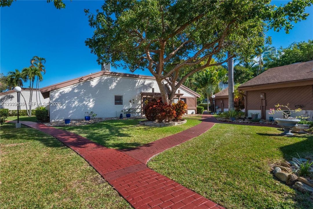 For Sale: $585,000 (3 beds, 2 baths, 1624 Square Feet)