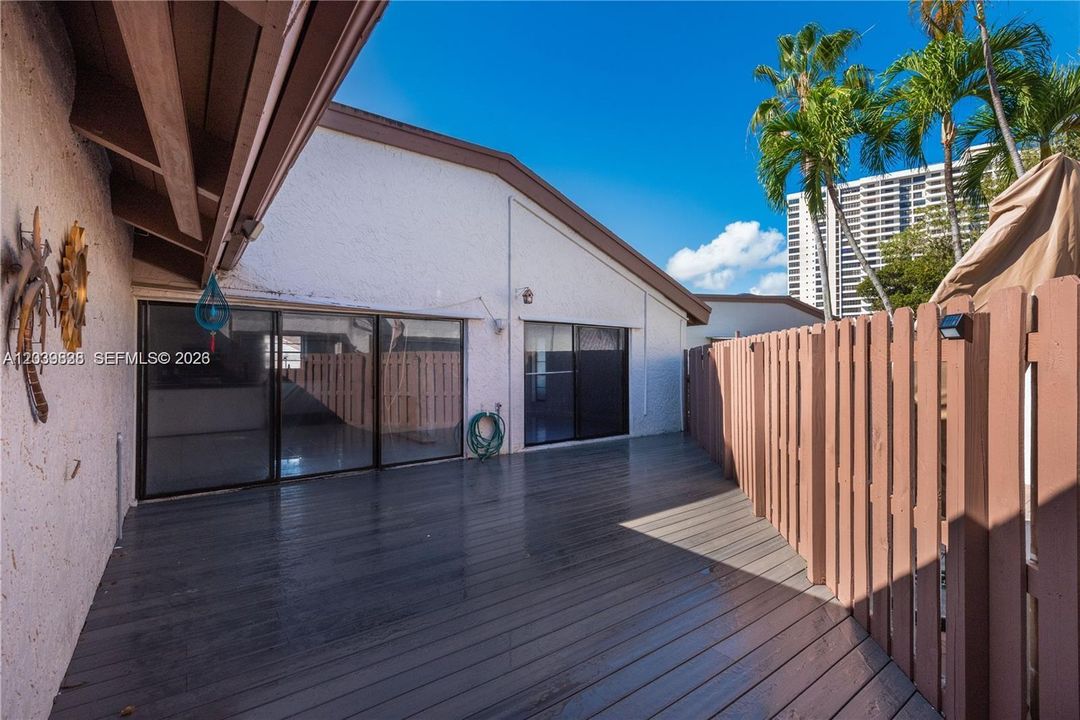For Sale: $585,000 (3 beds, 2 baths, 1624 Square Feet)
