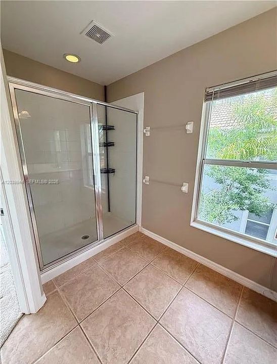 В аренду: $2,600 (3 спален, 2 ванн, 1715 Квадратных фут)