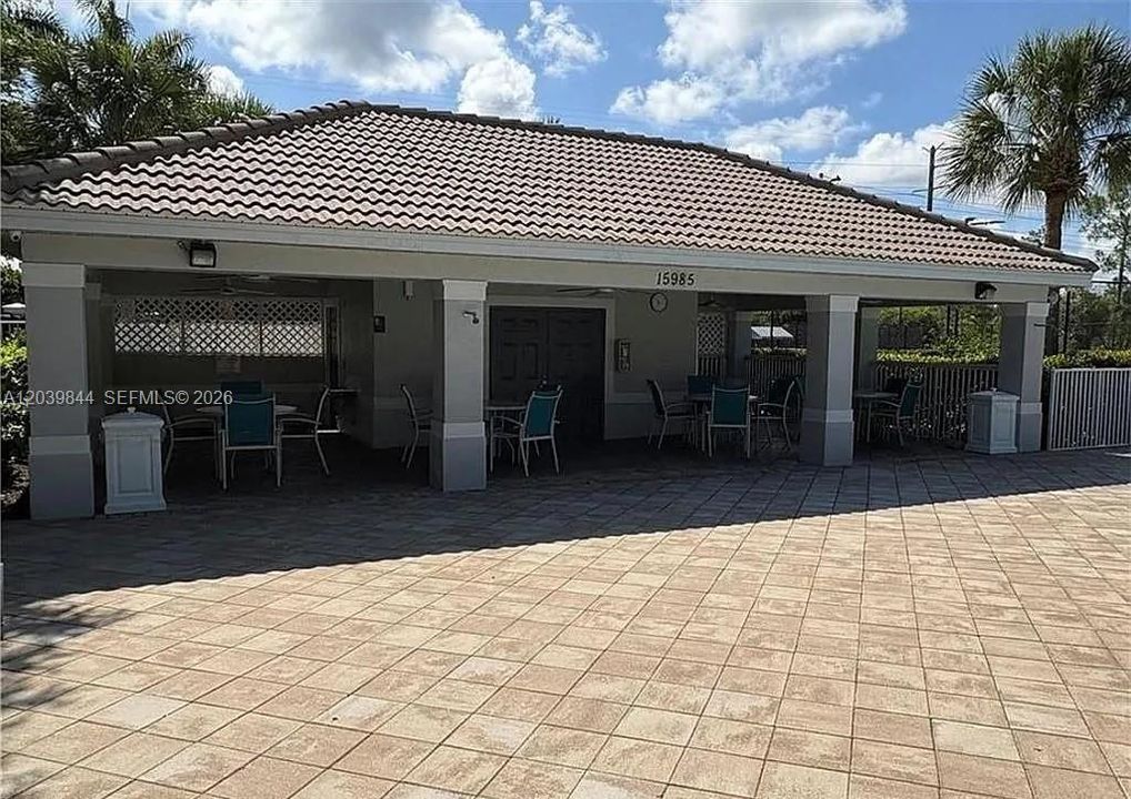 В аренду: $2,600 (3 спален, 2 ванн, 1715 Квадратных фут)