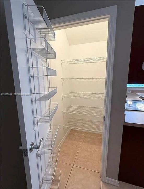 В аренду: $2,600 (3 спален, 2 ванн, 1715 Квадратных фут)
