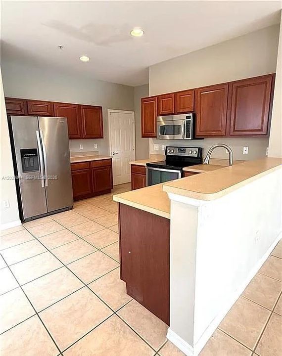В аренду: $2,600 (3 спален, 2 ванн, 1715 Квадратных фут)