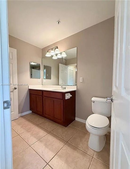 В аренду: $2,600 (3 спален, 2 ванн, 1715 Квадратных фут)