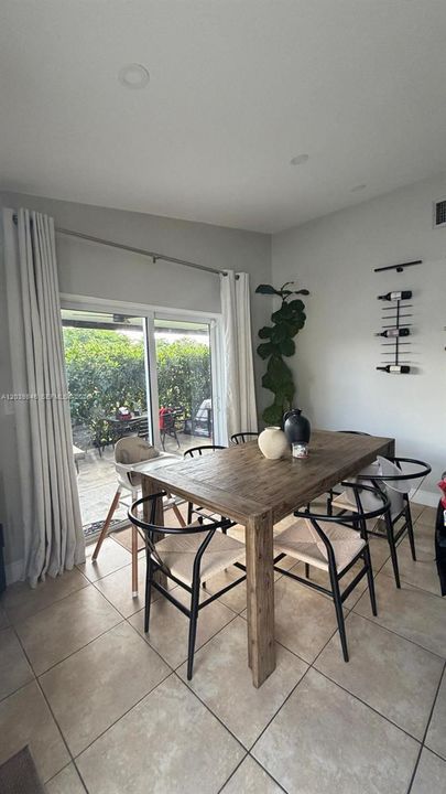 В аренду: $3,800 (3 спален, 2 ванн, 1369 Квадратных фут)