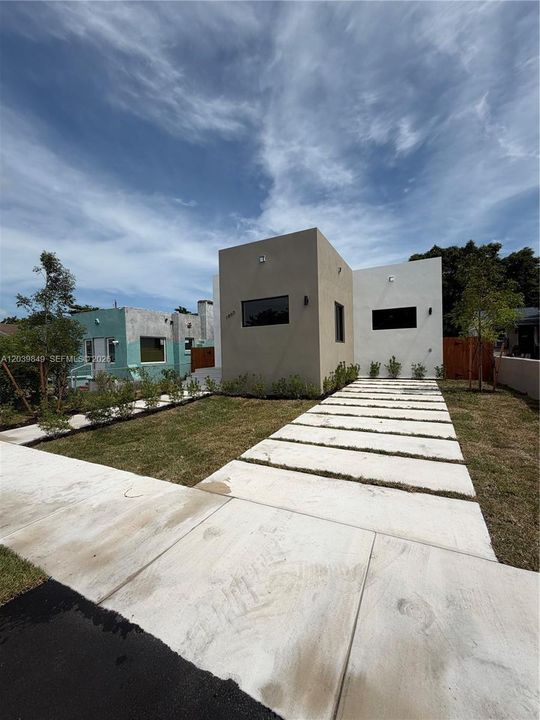 En Venta: $679,900 (3 camas, 2 baños, 0 Pies cuadrados)