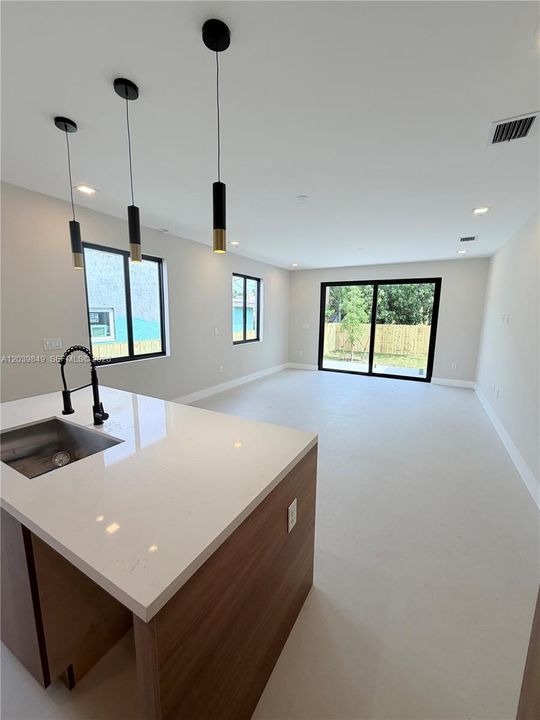 En Venta: $679,900 (3 camas, 2 baños, 0 Pies cuadrados)