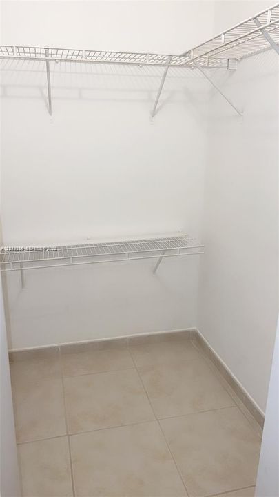 For Rent: $2,350 (1 beds, 1 baths, 650 Square Feet)