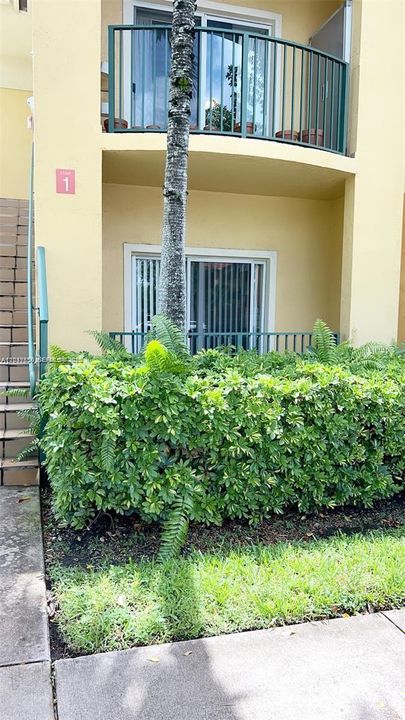 For Rent: $2,350 (1 beds, 1 baths, 650 Square Feet)