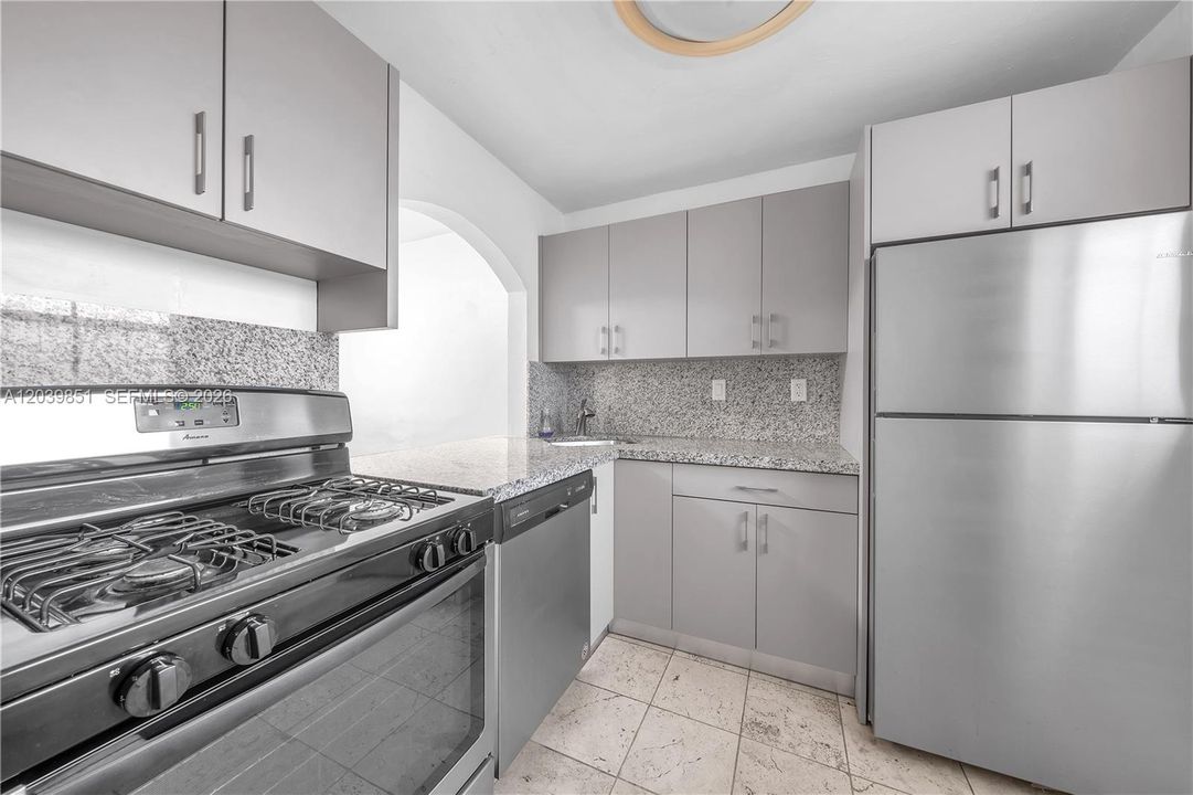 В аренду: $2,550 (1 спален, 1 ванн, 760 Квадратных фут)