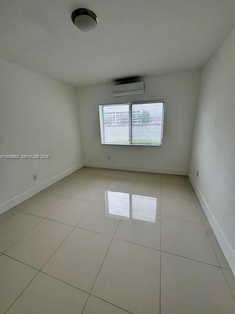 For Rent: $2,500 (2 beds, 2 baths, 977 Square Feet)