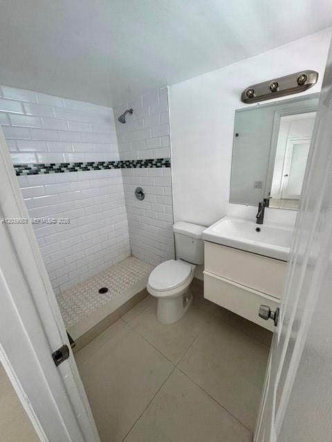 For Rent: $2,500 (2 beds, 2 baths, 977 Square Feet)