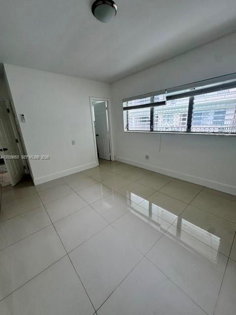 For Rent: $2,500 (2 beds, 2 baths, 977 Square Feet)
