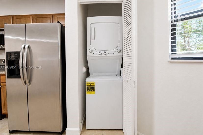 На продажу: $264,900 (2 спален, 2 ванн, 809 Квадратных фут)