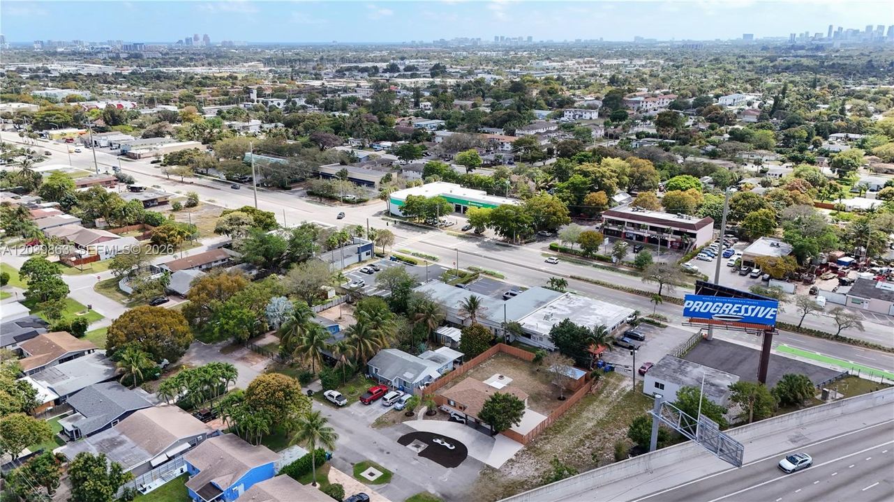 Под контрактом: $499,900 (3 спален, 2 ванн, 1040 Квадратных фут)