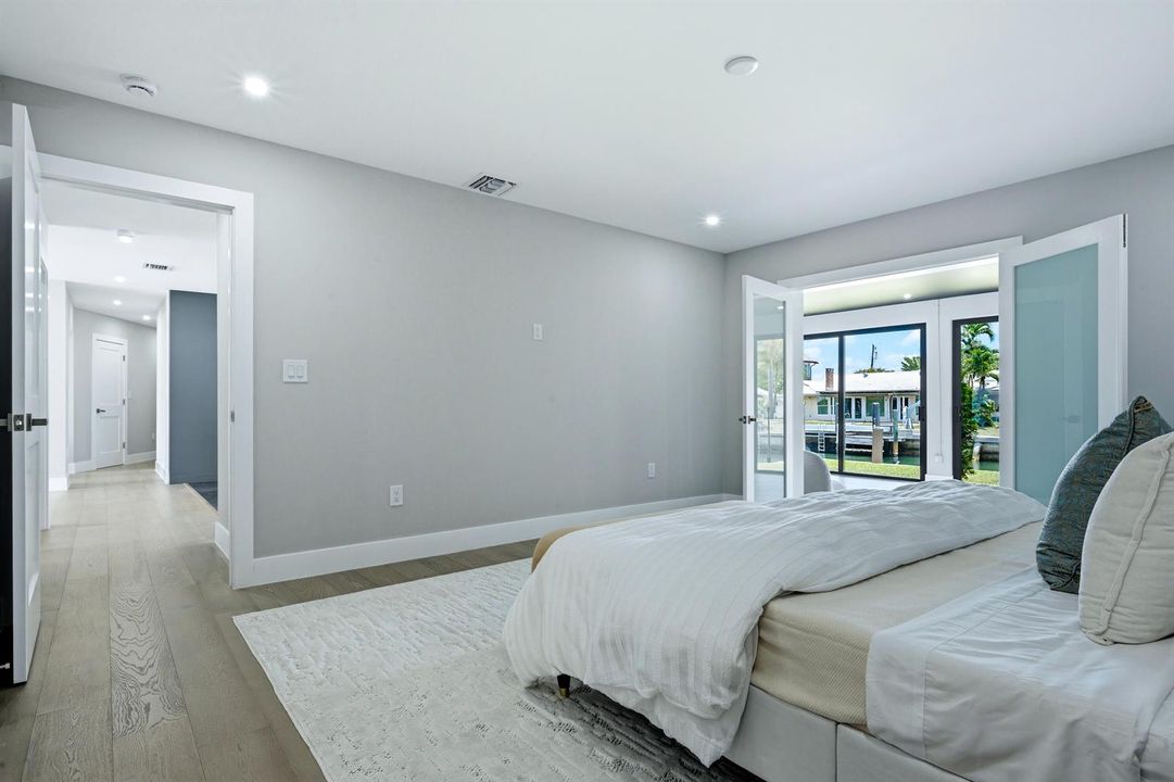 Primary Ensuite w/ Waterviews