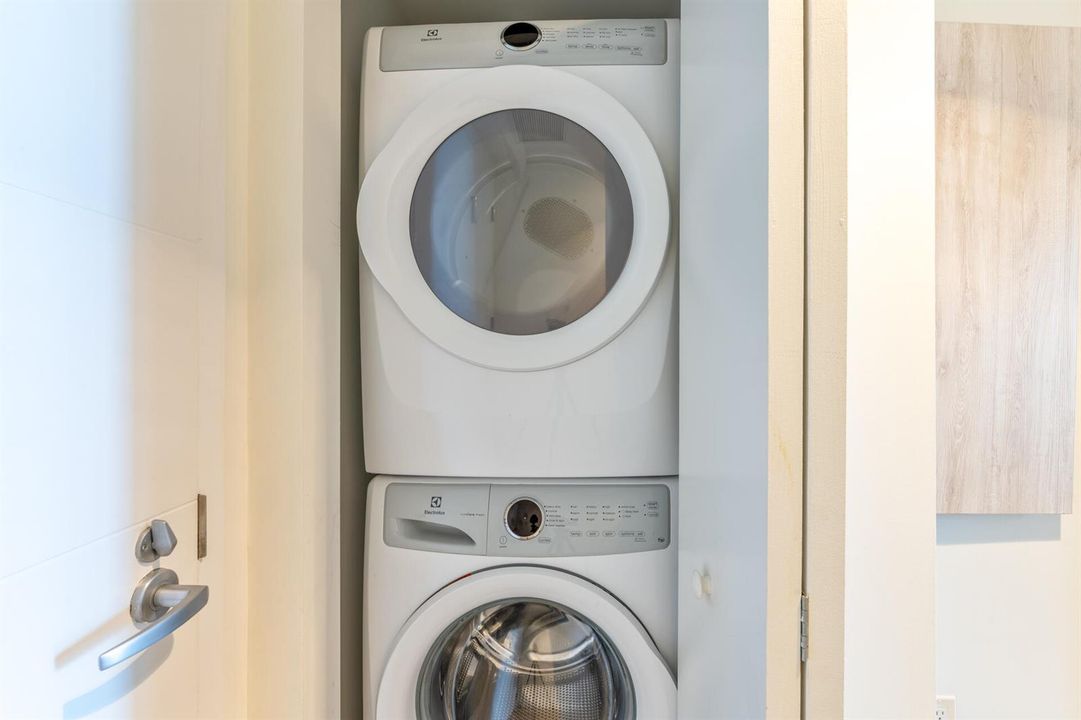 WASHER DRYER CLOSET