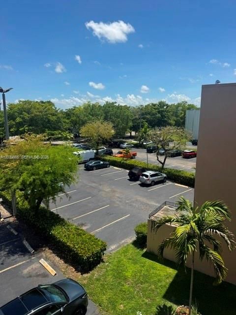 For Sale: $140,000 (1 beds, 1 baths, 898 Square Feet)