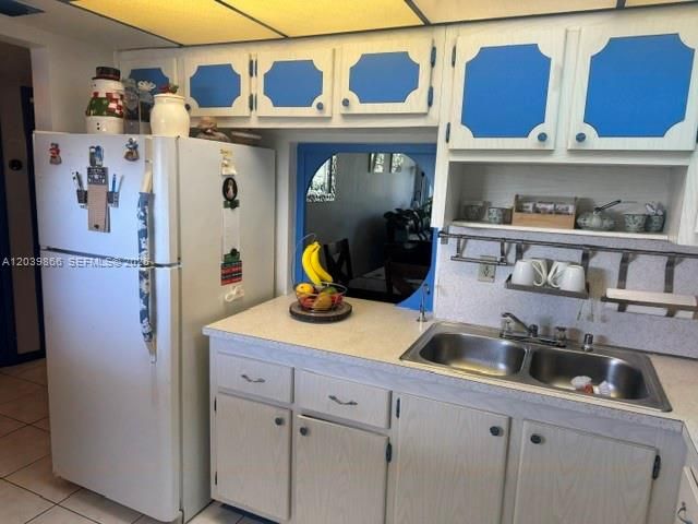 For Sale: $140,000 (1 beds, 1 baths, 898 Square Feet)