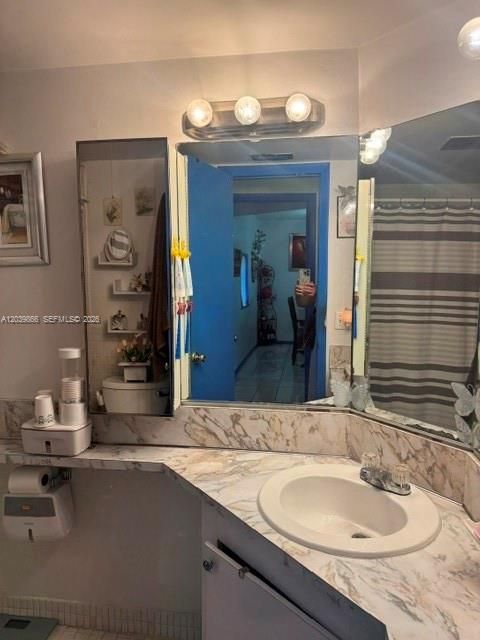 For Sale: $140,000 (1 beds, 1 baths, 898 Square Feet)